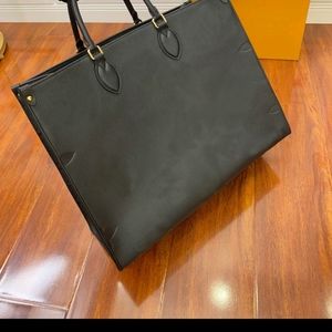 NWT Ladies leather on the go purse